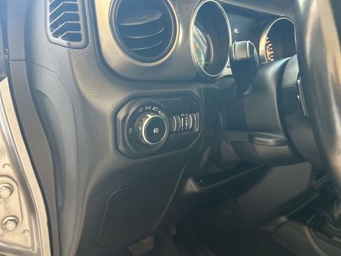 Used 2018 Jeep Wrangler Unlimited Sport S AWD/4WD image 36