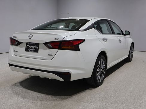 Used 2024 Nissan Altima 2.5 SV AWD/4WD image 2