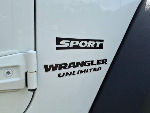 Used 2017 Jeep Wrangler Unlimited Sport w/ Connectivity Group AWD/4WD image 25