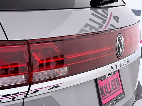 Used 2025 Volkswagen Atlas SE image 25