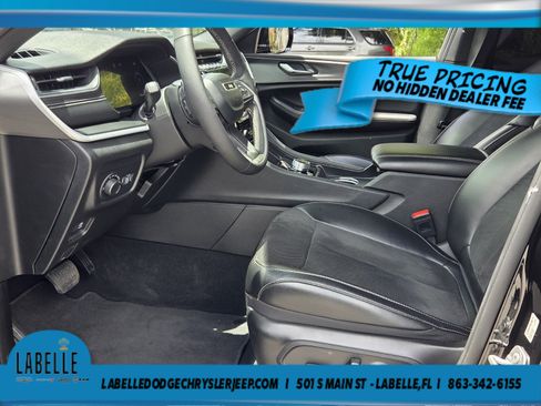 Used 2024 Jeep Grand Cherokee L Altitude RWD image 9