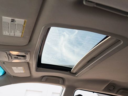 Used 2014 Toyota Sienna SE FWD image 36