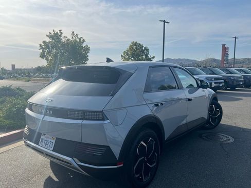 Certified 2025 Hyundai Venue Limited image 7