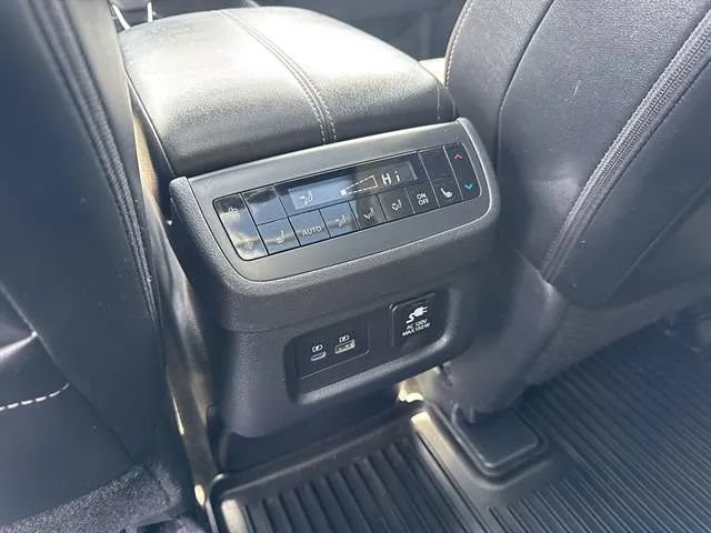 Used 2024 Nissan Pathfinder Platinum w/ Cargo Package AWD/4WD image 17