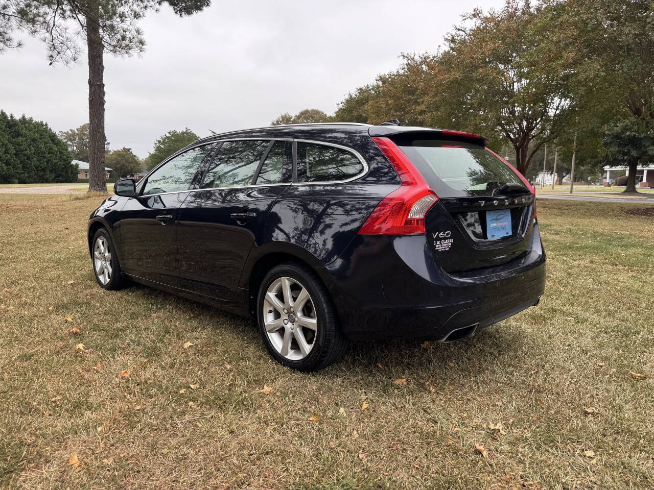 Used 2016 Volvo V60 T5 Premier w/ Convenience Package FWD image 6