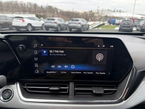 Used 2025 Chevrolet Trax LT w/ Driver Confidence Package image 17