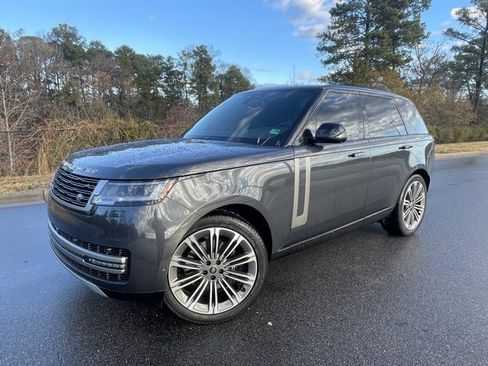 Used 2024 Land Rover Range Rover SE image 1