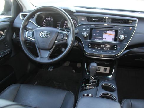 Used 2016 Toyota Avalon XLE Premium FWD image 9