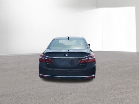 Used 2017 Honda Accord Touring image 8