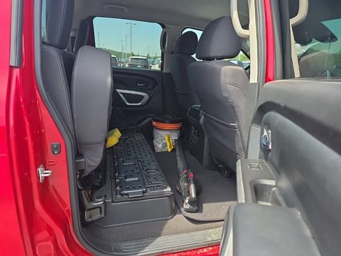Used 2021 Nissan Titan SV w/ SV Convenience Package RWD image 16