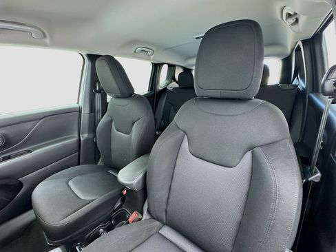 Used 2023 Jeep Renegade Latitude image 13