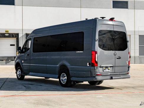 Used 2025 Mercedes-Benz Sprinter 3500 image 8