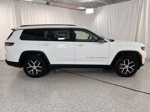 Used 2023 Jeep Grand Cherokee L Limited AWD/4WD image 11