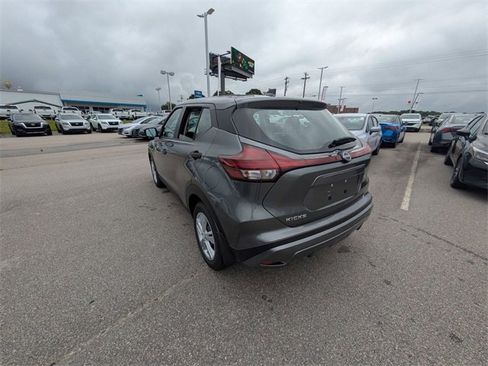 New 2025 Nissan Kicks Play S image 5