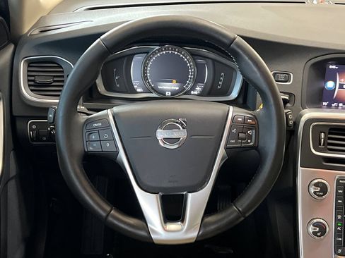 Used 2018 Volvo V60 T5 Cross Country AWD/4WD image 13