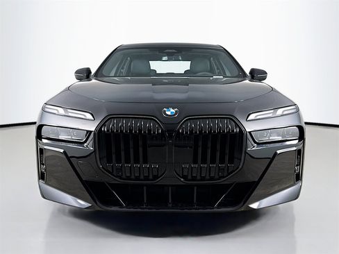 New 2026 BMW 740i w/ Premium Package image 2