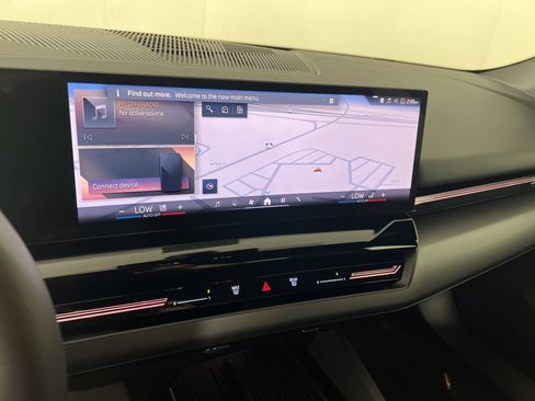 Used 2025 BMW 530i xDrive w/ Premium Package AWD/4WD image 29