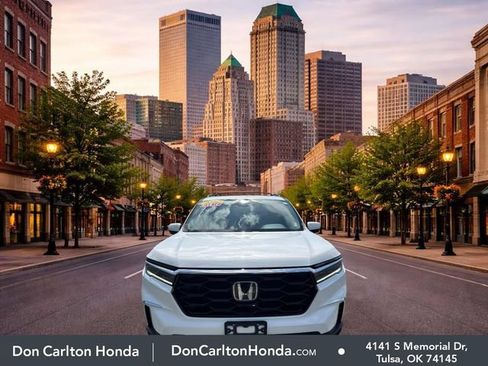 Used 2025 Honda Pilot Touring image 2