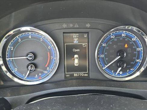 Used 2018 Toyota Corolla SE FWD image 21