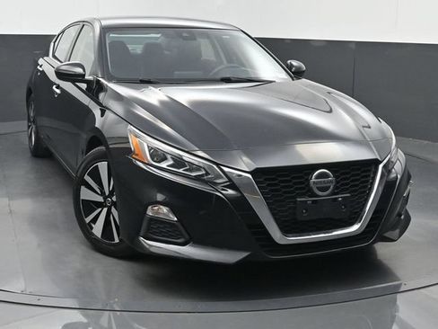 Used 2021 Nissan Altima 2.5 SV FWD image 1