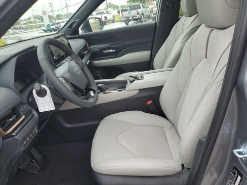New 2026 Toyota Grand Highlander AWD Hybrid image 18