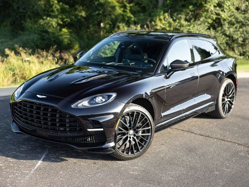 Used 2023 Aston Martin DBX 707 AWD/4WD image 2