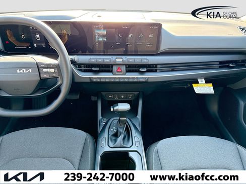 New 2025 Kia K4 LXS image 18