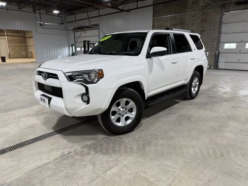 Used 2020 Toyota 4Runner SR5 image 3