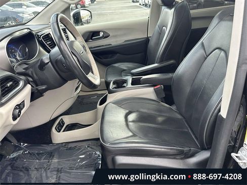 Used 2019 Chrysler Pacifica Limited image 19