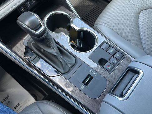 Used 2024 Toyota Highlander Limited image 33