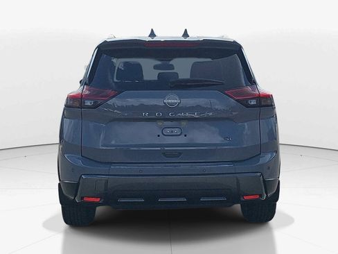 Used 2025 Nissan Rogue SL w/ Tech Package FWD image 5
