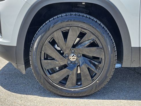 Used 2024 Volkswagen Atlas SE FWD image 10