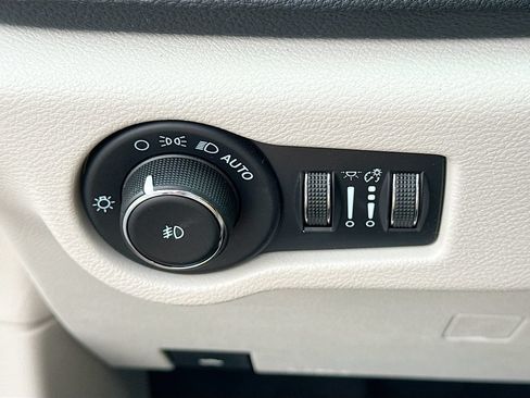 Used 2021 Chrysler Pacifica Touring-L w/ Premium & Safety Sphere Group FWD image 35