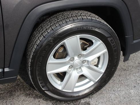 Used 2022 Jeep Compass Latitude w/ Sun and Sound Group image 34