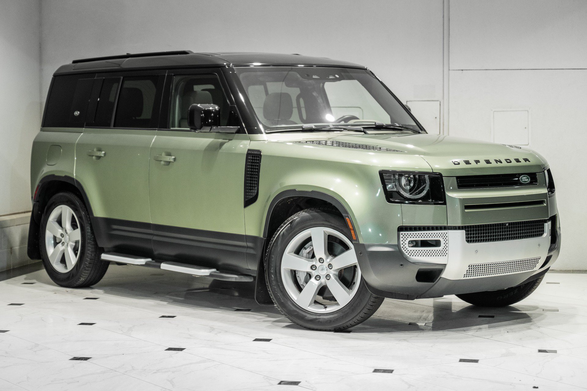 Used 2022 Land Rover Defender 110 SE AWD/4WD image 1
