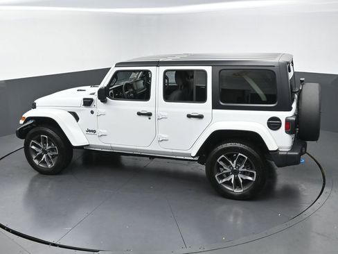 Used 2024 Jeep Wrangler Unlimited w/ Convenience Group AWD/4WD image 45