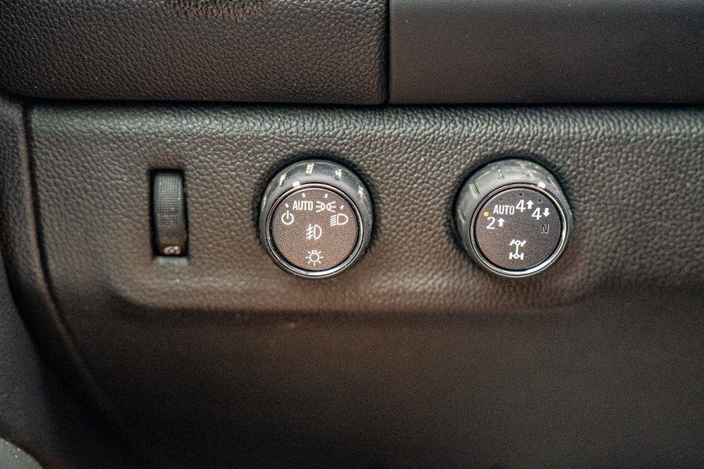 Used 2022 Chevrolet Colorado LT w/ LT Convenience Package AWD/4WD image 16