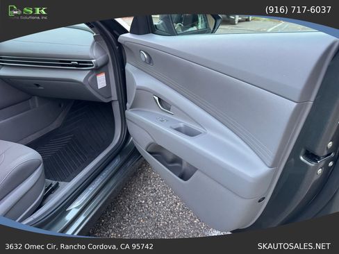 Used 2025 Hyundai Elantra Hybrid FWD image 25