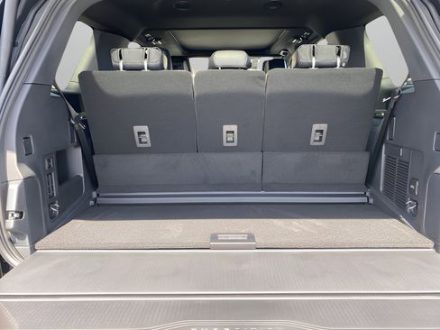 New 2026 Ford Expedition Platinum w/ Stealth Appearance Package AWD/4WD image 9