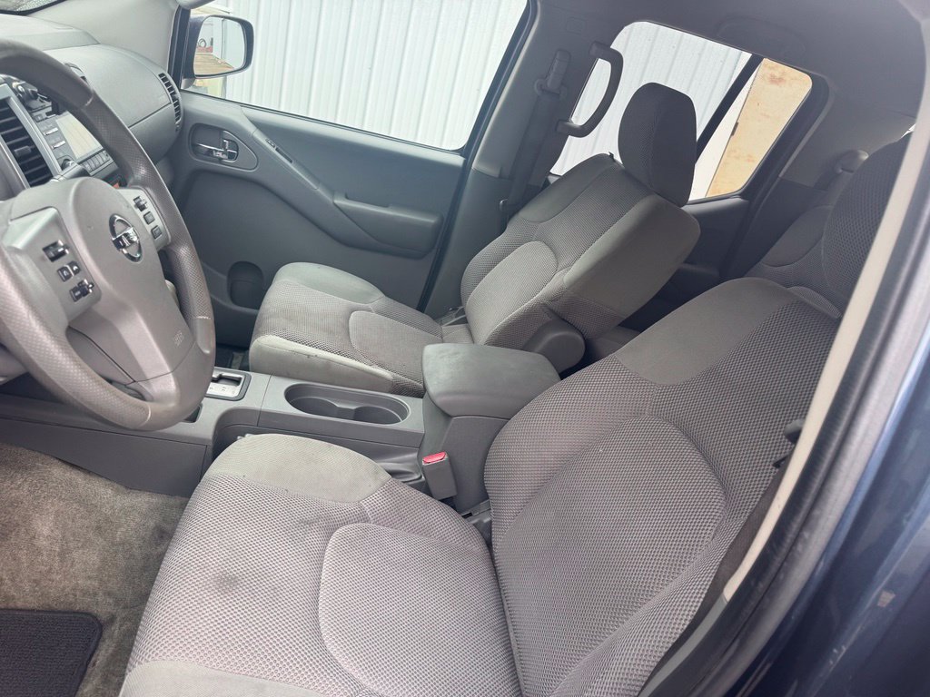 Used 2013 Nissan Frontier SV w/ SV Value Truck Pkg AWD/4WD image 11