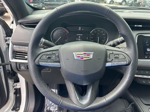 Used 2022 Cadillac XT4 Premium Luxury w/ Enhanced Visibility Package FWD image 16