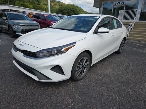 Used 2024 Kia Forte LXS FWD image 3