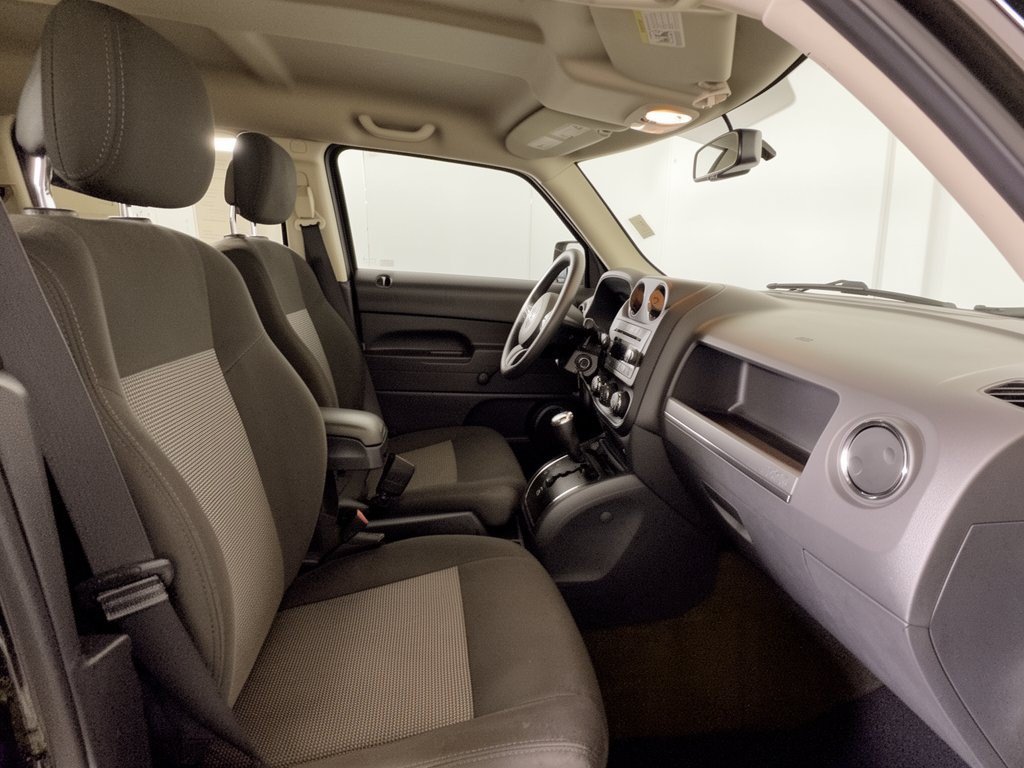 Used 2016 Jeep Patriot Sport FWD image 30