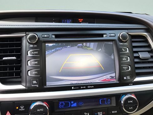 Used 2016 Toyota Highlander Limited Platinum AWD/4WD image 21