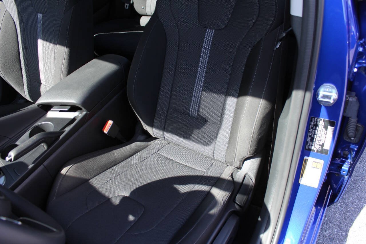 Used 2025 Hyundai Elantra SE FWD image 3