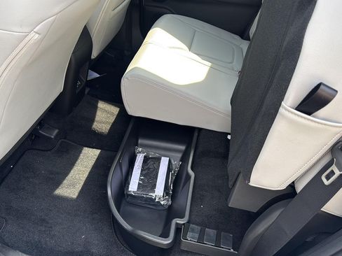 Certified 2026 Hyundai Santa Cruz SEL FWD image 18
