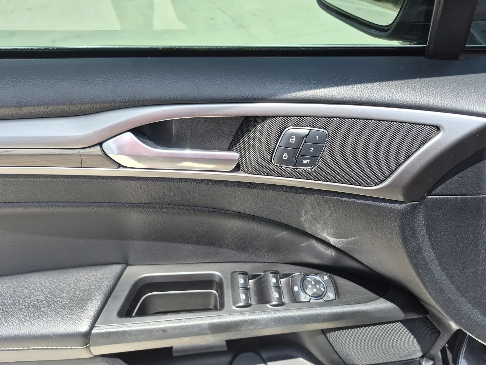 Used 2018 Ford Fusion SE w/ Fusion SE Technology Package FWD image 11