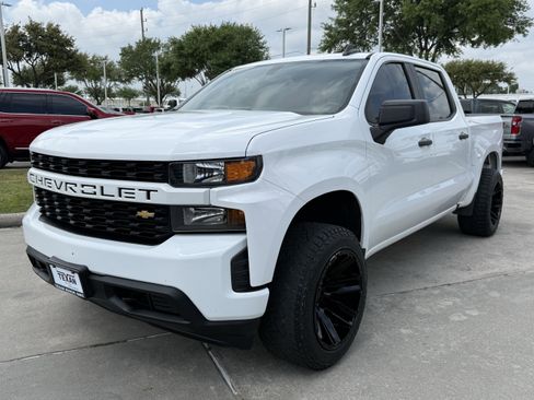 Used 2020 Chevrolet Silverado 1500 Custom w/ Custom Value Package image 9
