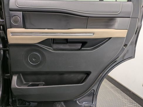 Used 2023 Ford Expedition Limited image 24