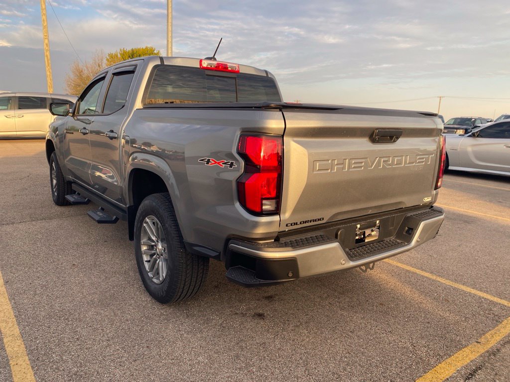 Used 2025 Chevrolet Colorado LT w/ LT Convenience Package AWD/4WD image 13